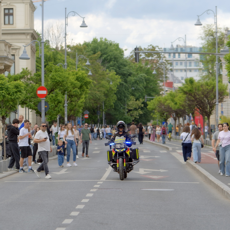 Motorcyclist in front of an ambulance to quickly spot an emergency